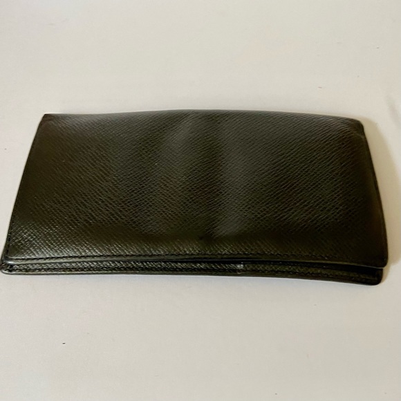 Louis Vuitton, Black Taiga Leather Unisex Long Wallet 7.5 x 4in - Picture 6 of 11
